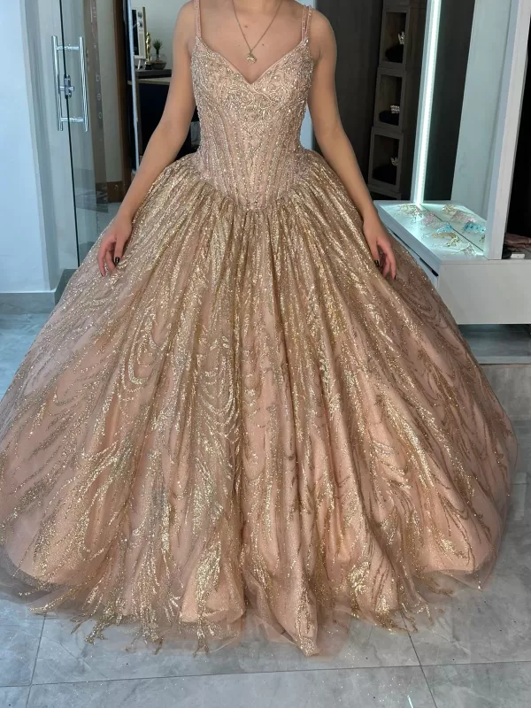 Sarah tales-rose com dourado